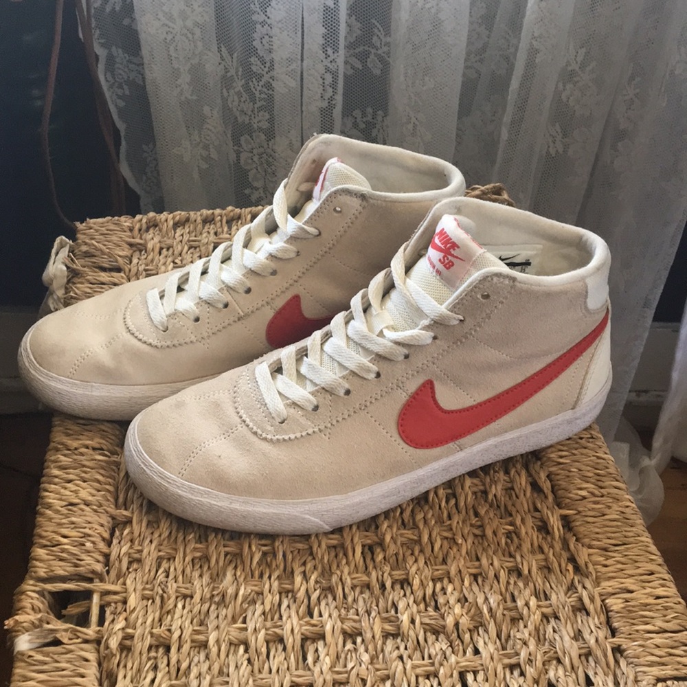 Nike SB Bruin High Women's Skateboarding Shoe